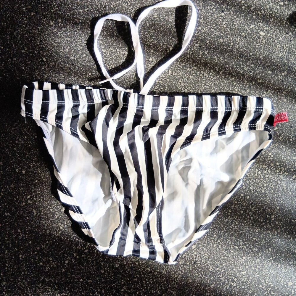 NWT "DESMIIT" BLK / WHT STRIPPED SWIM BRIEF 1 1/2" Sides, ASIAN SIZE "M"